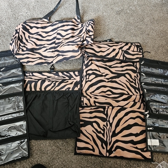 For your eye's only 5 piece makeup and toiletry bag set. Tiger stripe. - Picture 1 of 10